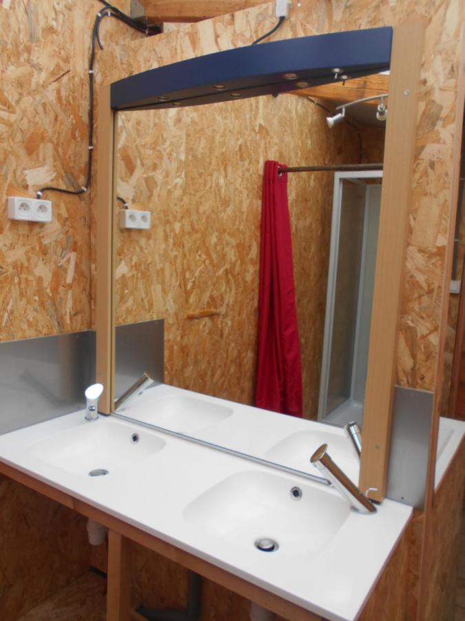 Sous Les Toiles De Pautilou Hotell Molles Eksteriør bilde